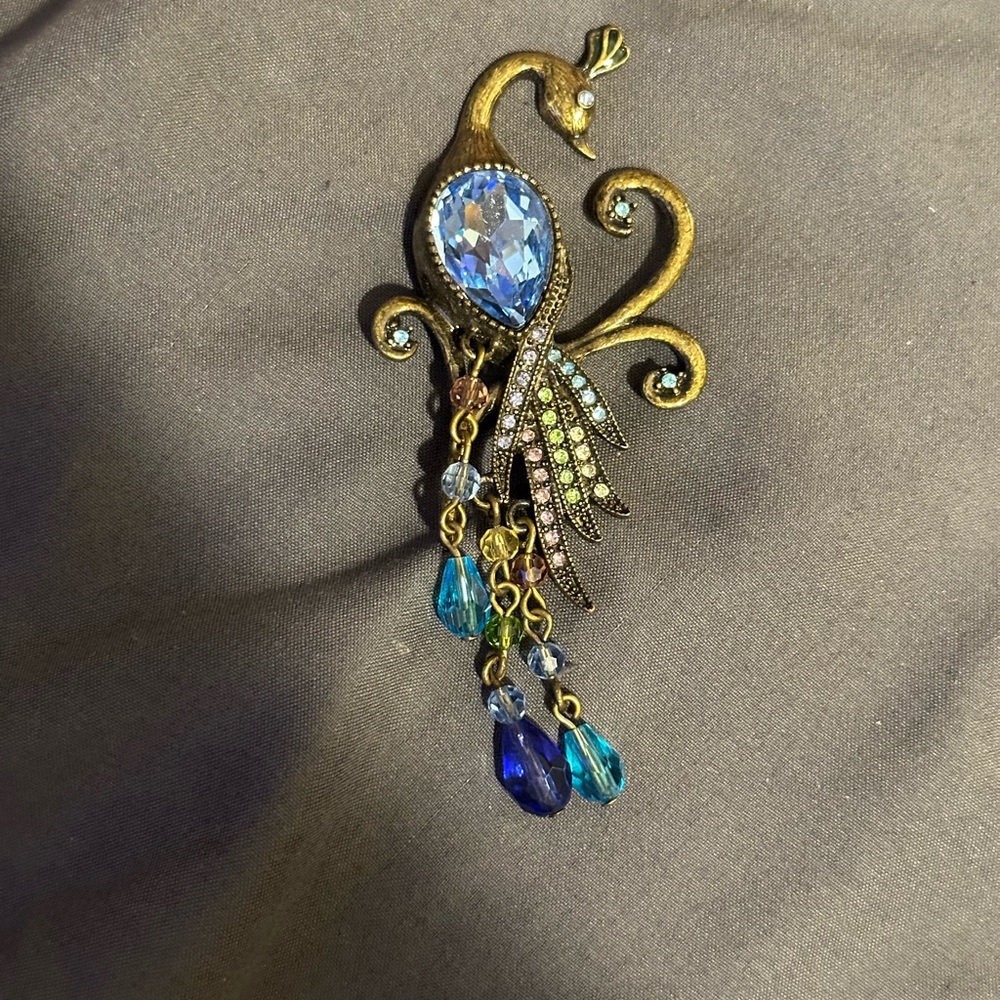 BROOCH